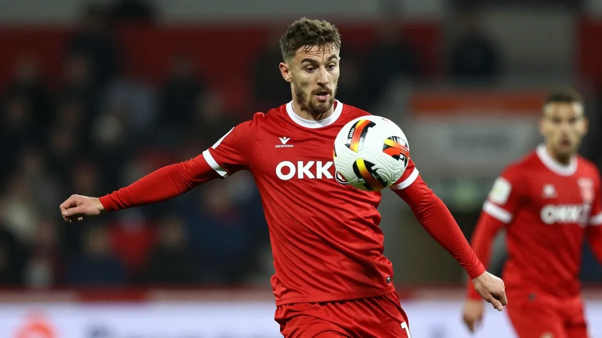 Crewe Alexandra earned a point in a goalless League Two draw away to Port Vale on Saturday, maintaining their unbeaten...